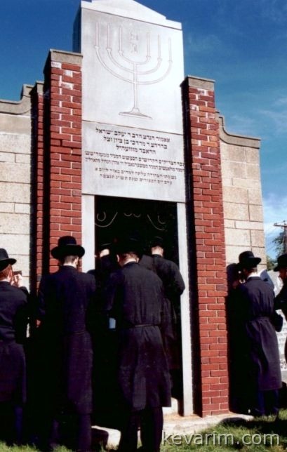 ohel-everett.jpg